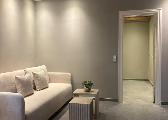 Apartment With Backyard