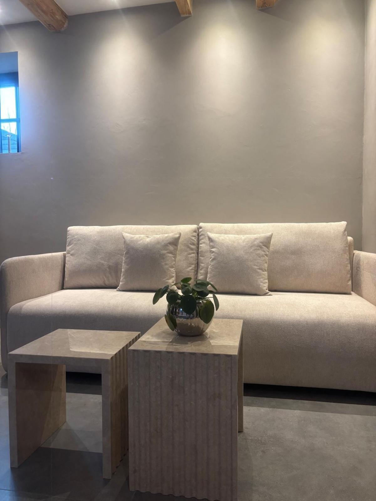 Apartment With Backyard